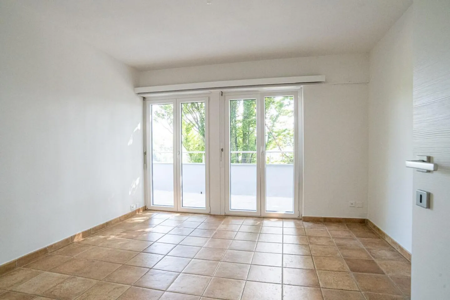 ARZO – APPARTAMENTO IN VILLA UNICA NEL SUO GENERE - Photo 8 of 15