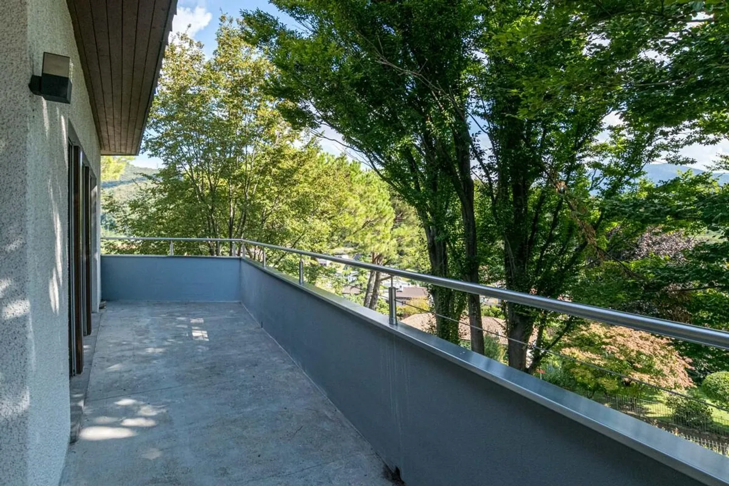 ARZO – APPARTAMENTO IN VILLA UNICA NEL SUO GENERE - Photo 9 of 15