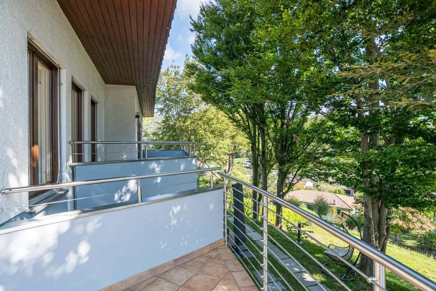 ARZO – APPARTAMENTO IN VILLA UNICA NEL SUO GENERE - Photo 12 of 15