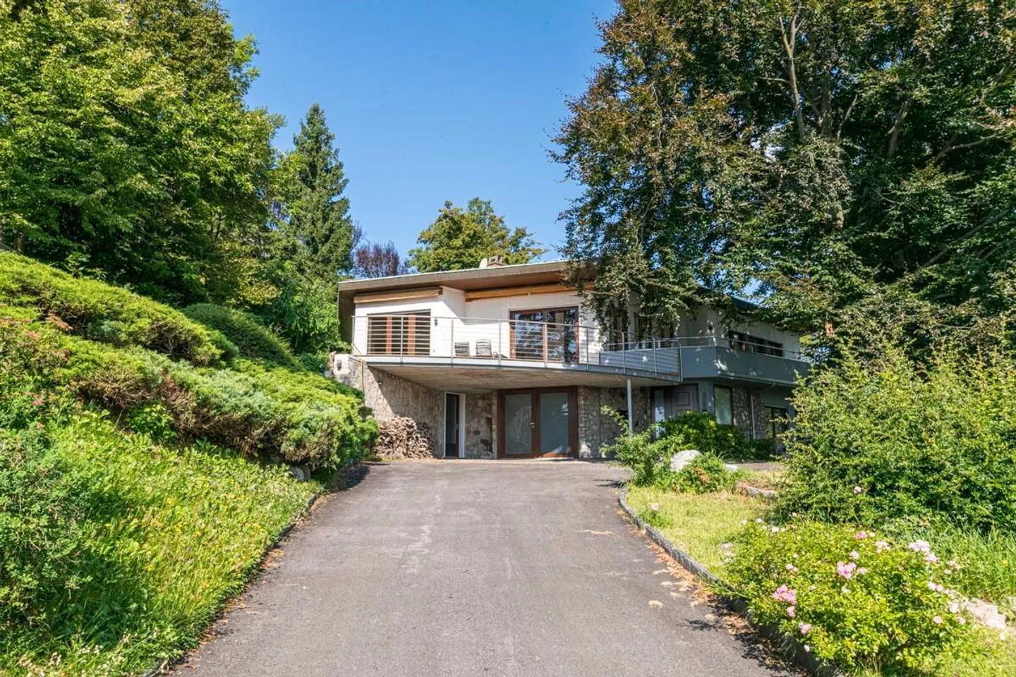 ARZO – APPARTAMENTO IN VILLA UNICA NEL SUO GENERE - Photo 13 of 15