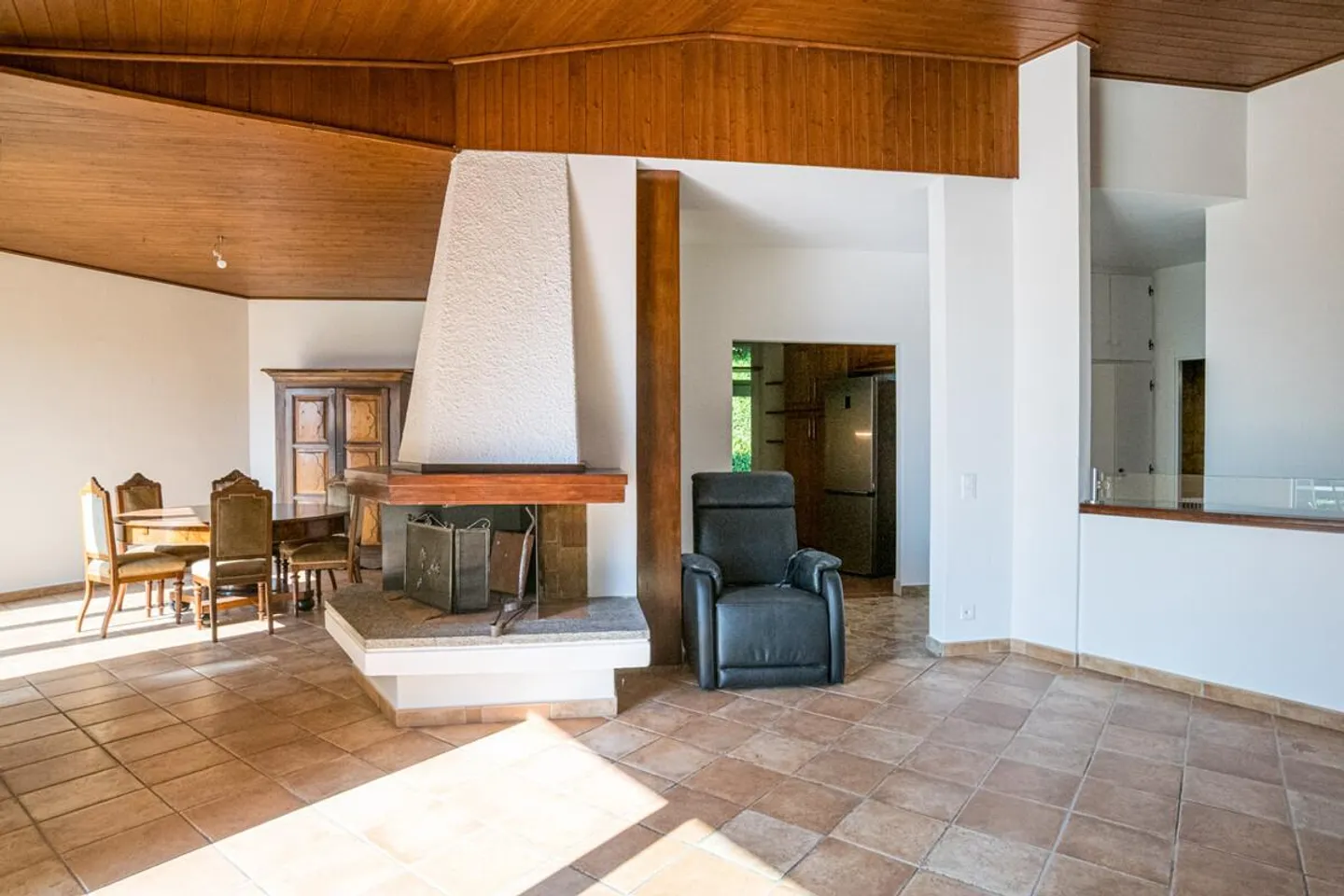 ARZO – APPARTAMENTO IN VILLA UNICA NEL SUO GENERE - Photo 3 of 15