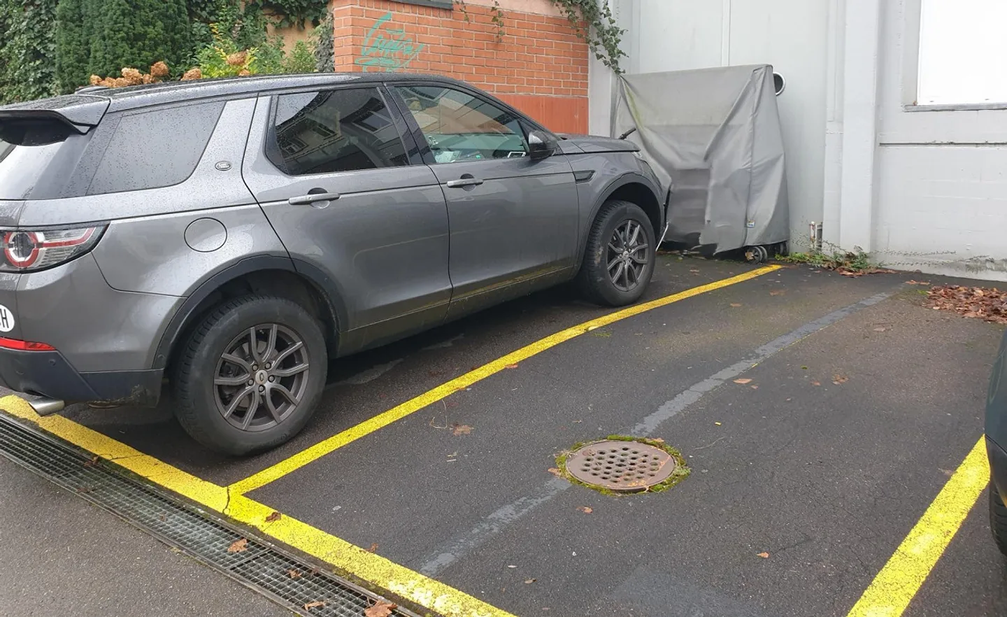 Posti auto nel quartiere residenziale - Zurigo Albisrieden - Foto 2 di 2