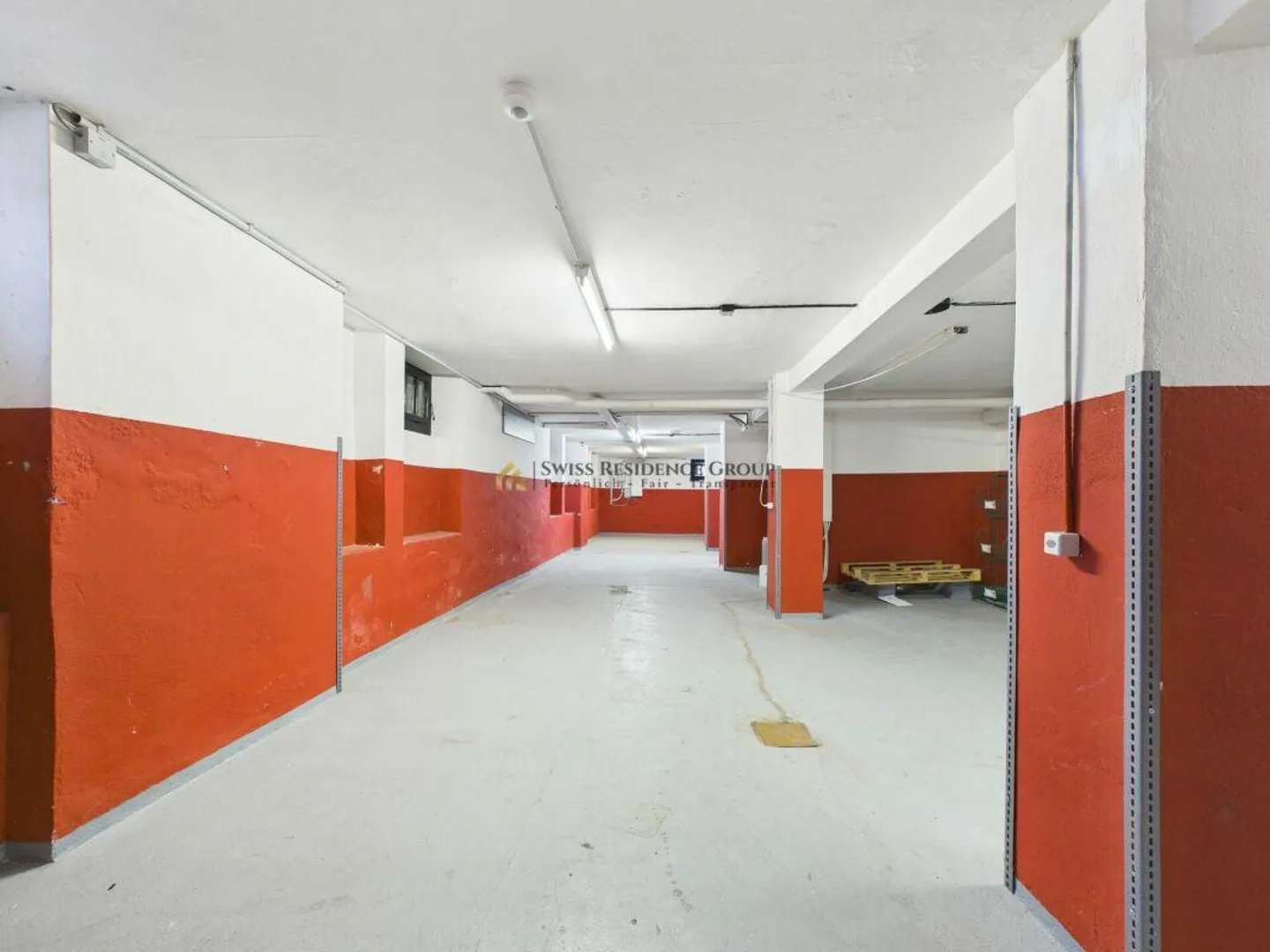 Spazio commerciale versatile con ufficio, laboratorio e magazzino - Foto 2 di 25