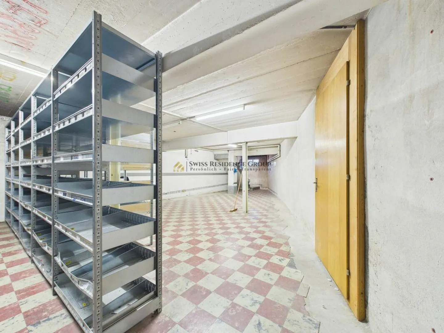 Spazio commerciale versatile con ufficio, laboratorio e magazzino - Foto 12 di 25
