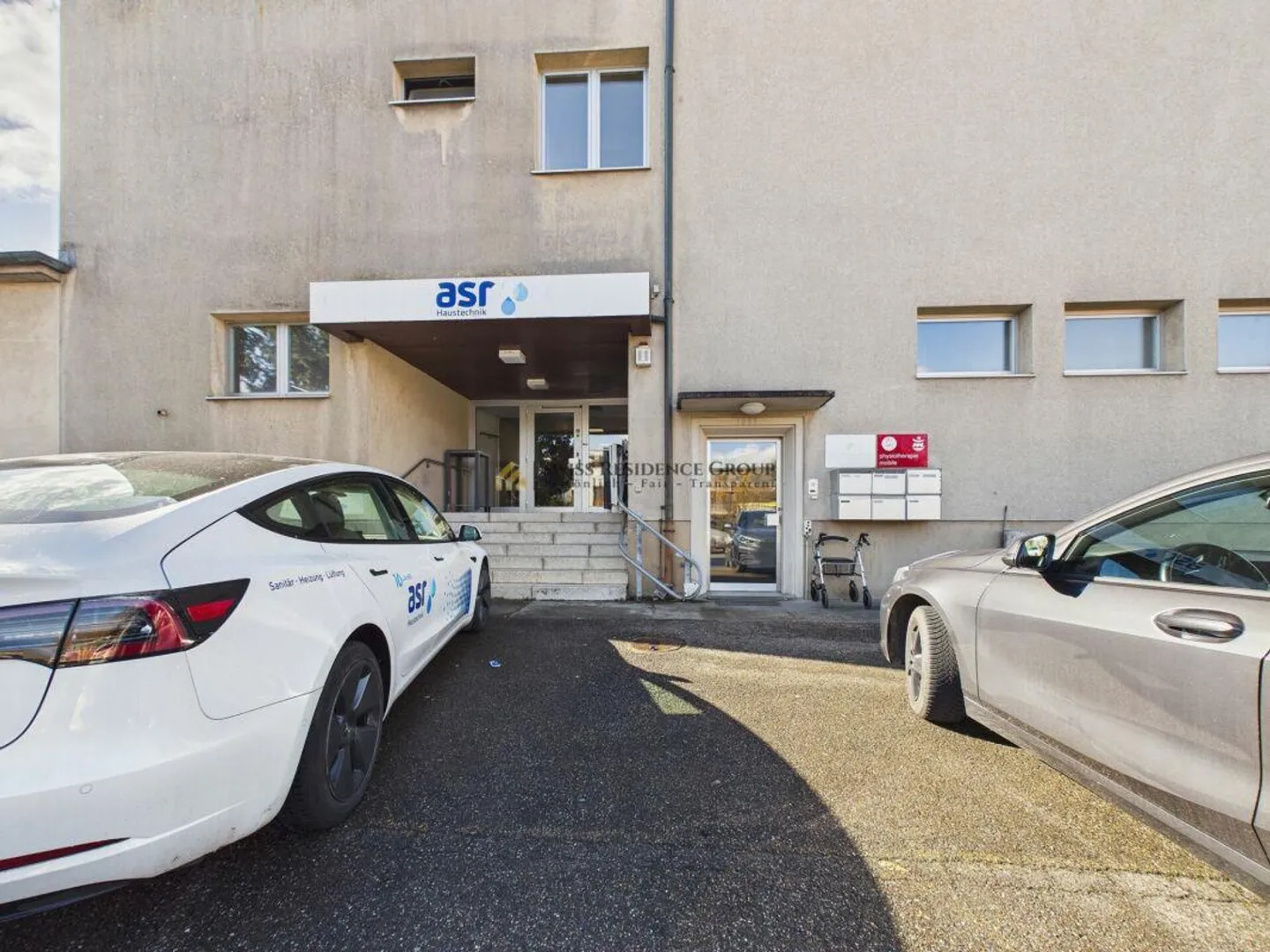 Spazio commerciale versatile con ufficio, laboratorio e magazzino - Foto 8 di 25