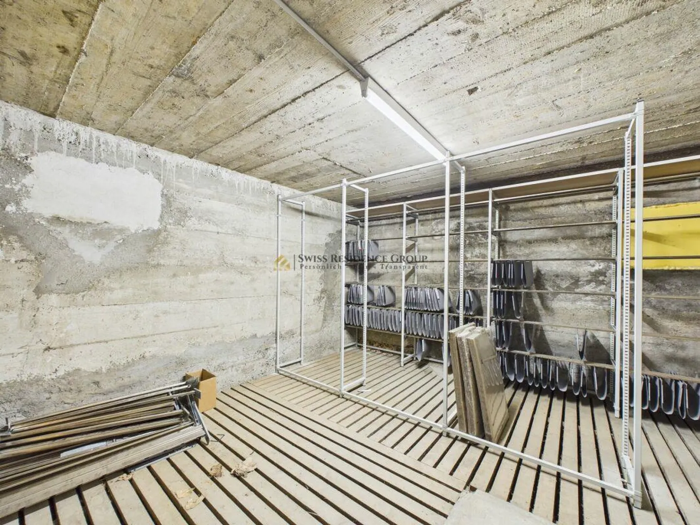 Spazio commerciale versatile con ufficio, laboratorio e magazzino - Foto 18 di 25