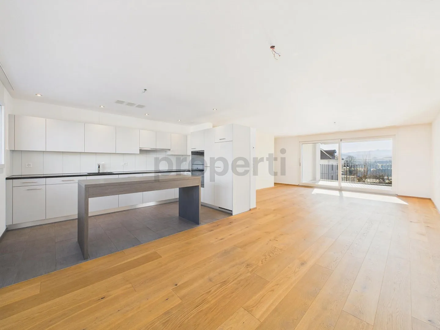Appartement moderne de 4,5 pièces avec balcon, Ufhusen - Photo 1 sur 10
