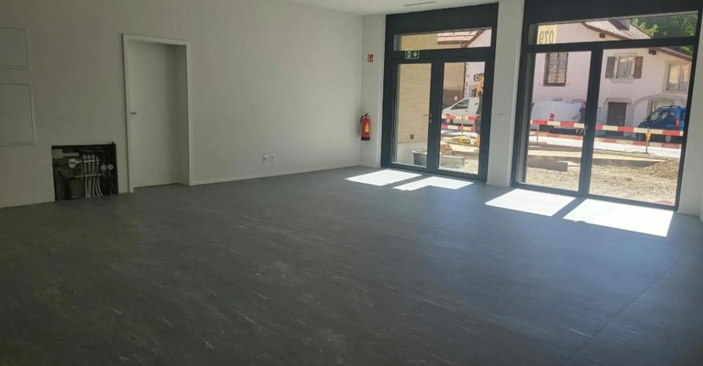 Espace Commercial au Centre du Village - Photo 4 sur 7