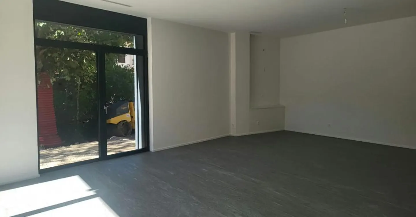 Espace Commercial au Centre du Village - Photo 6 sur 7