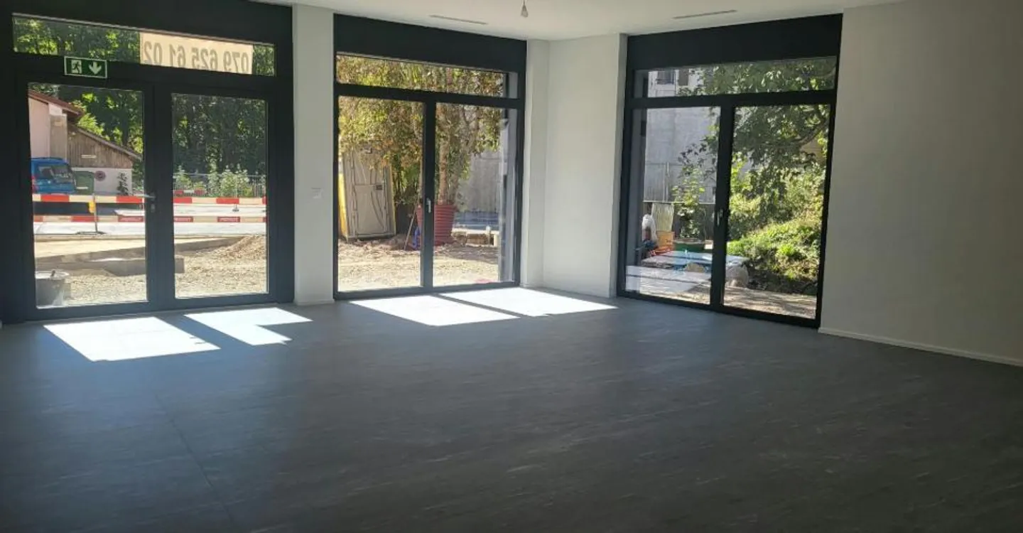 Espace Commercial au Centre du Village - Photo 1 sur 7