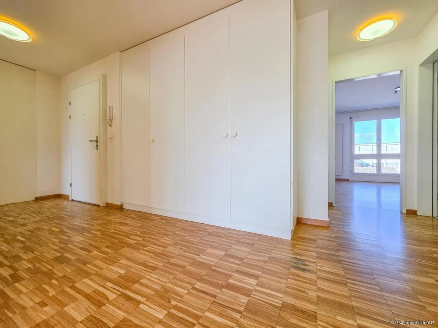 Komfortable 4.5 Zimmer-Wohnung mit sonnigem Balkon-zentral gelegen - Foto 3 von 13