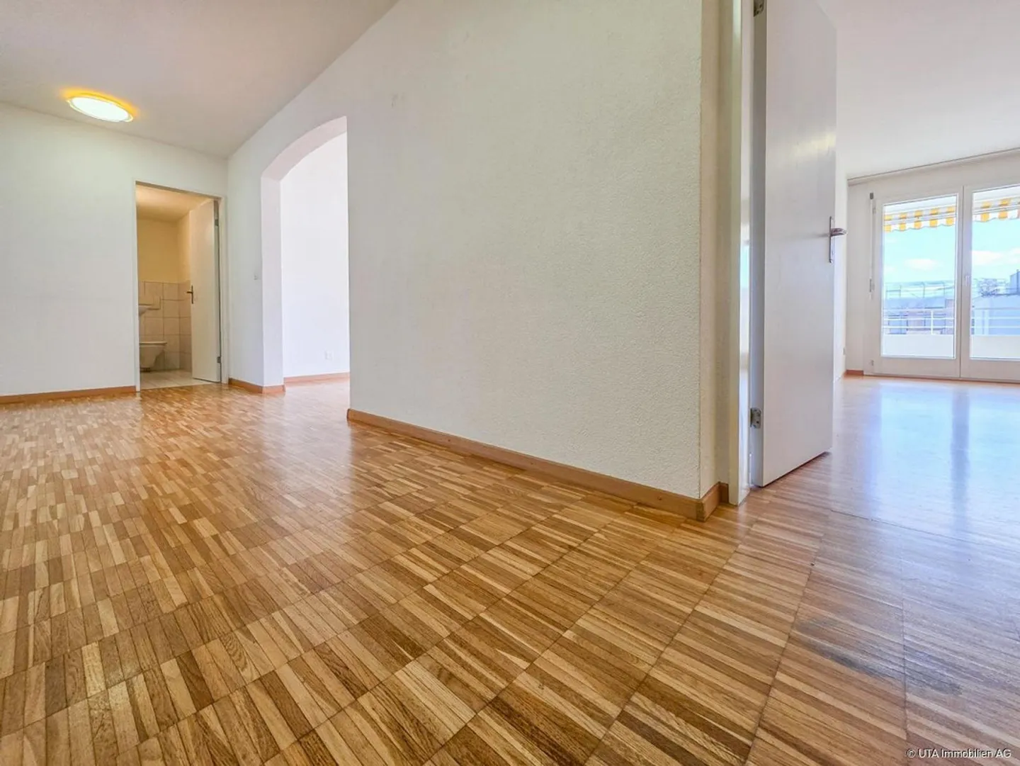 Komfortable 4.5 Zimmer-Wohnung mit sonnigem Balkon-zentral gelegen - Foto 5 von 13