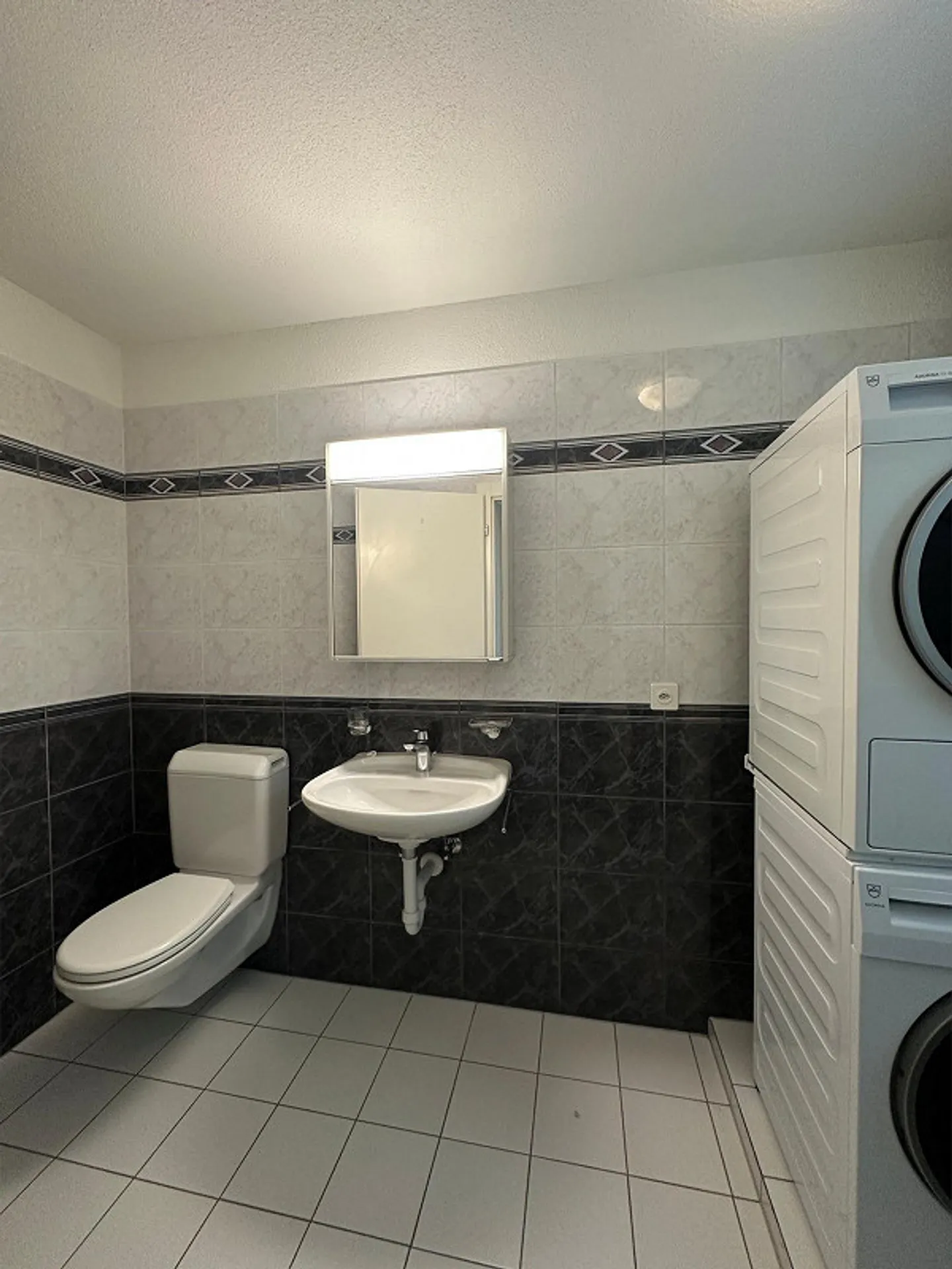 Charming multi-family house with four apartments - Photo 5 of 10