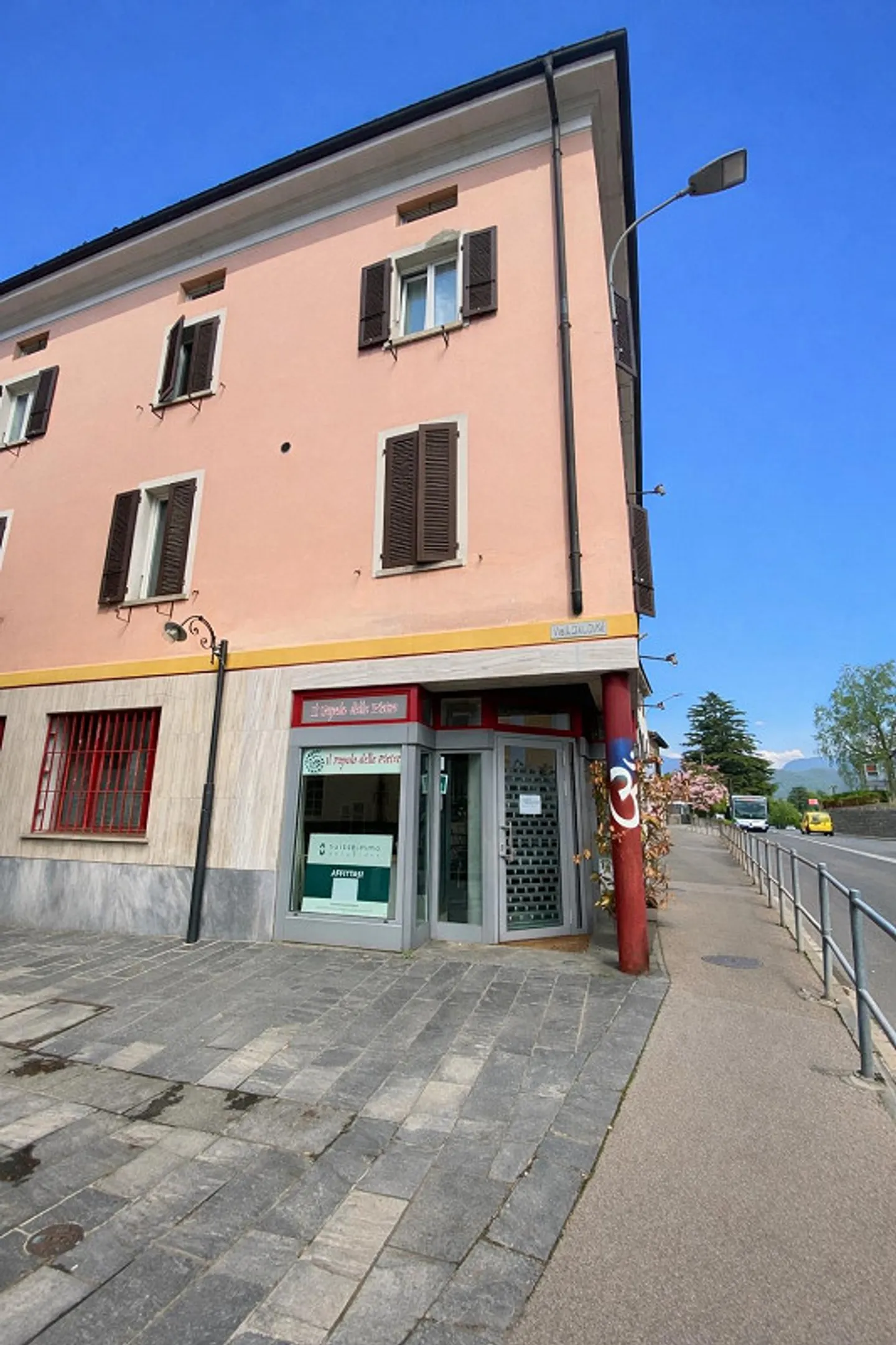 Spazio Commerciale a Vezia - Foto 1 di 6