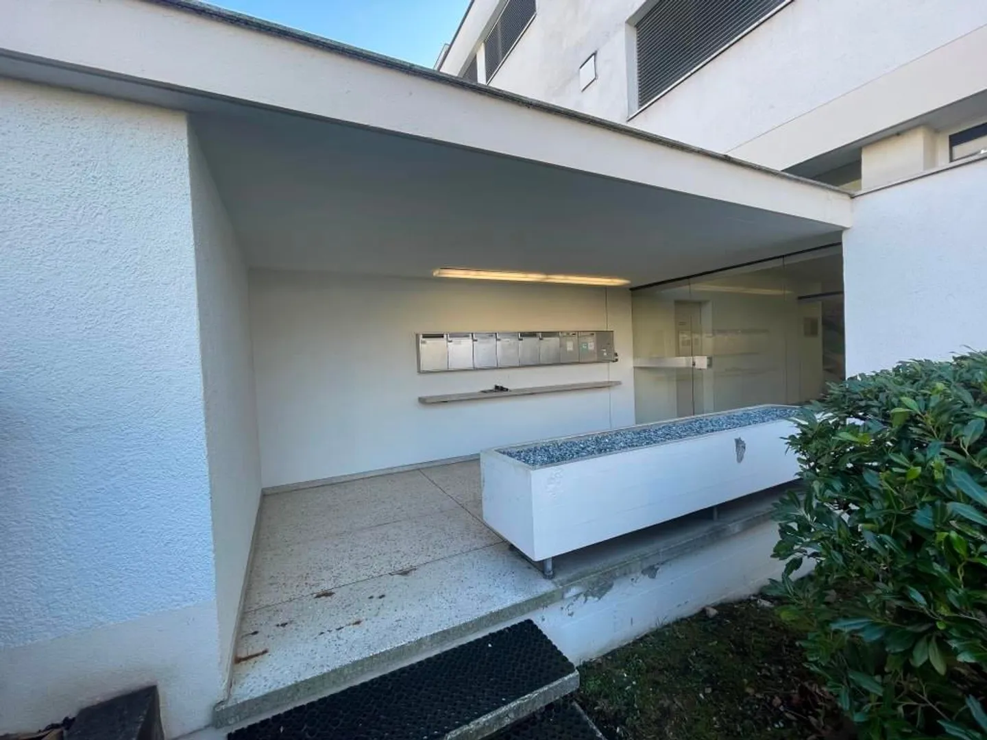 Belles surfaces de bureaux idéalement situées - Photo 2 sur 4