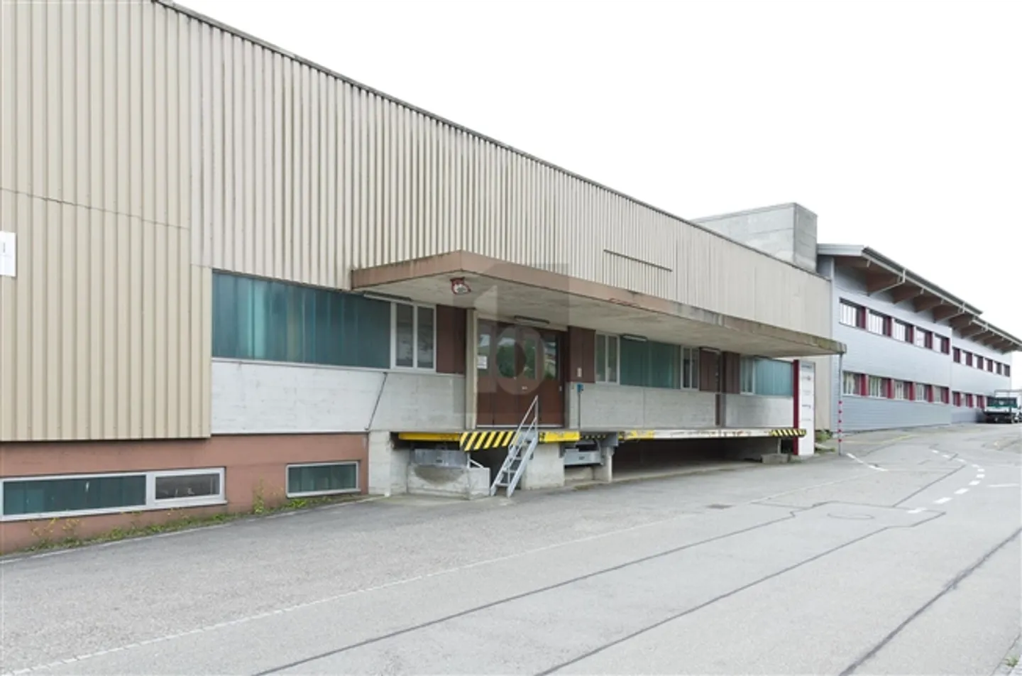 SPAZIO PRODUTTIVO CON ALTEZZA INTERNA DI 6 METRI - Foto 1 di 6