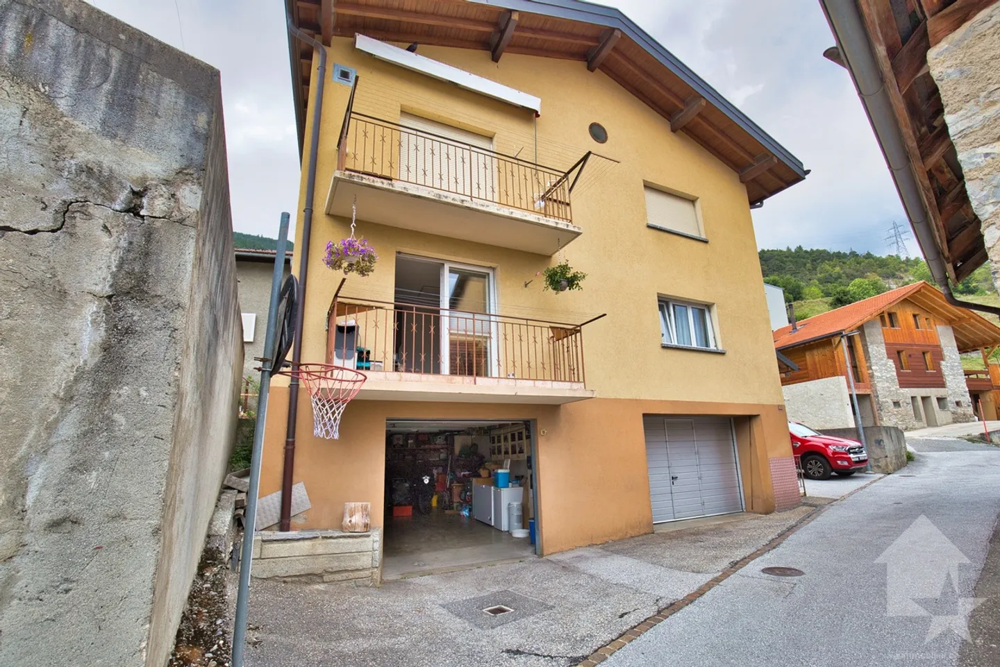 4.5-room apartment with garage and parking space, small PPE 2 apts - Photo 1 of 34