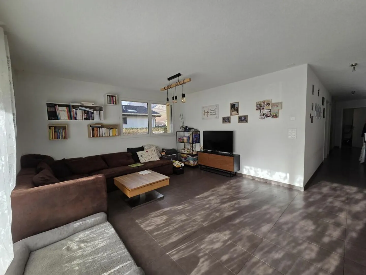 ZU ERGREIFEN - 4,5-Zimmer-Wohnung mit Terrasse und Innenparkplätzen - Foto 3 von 12