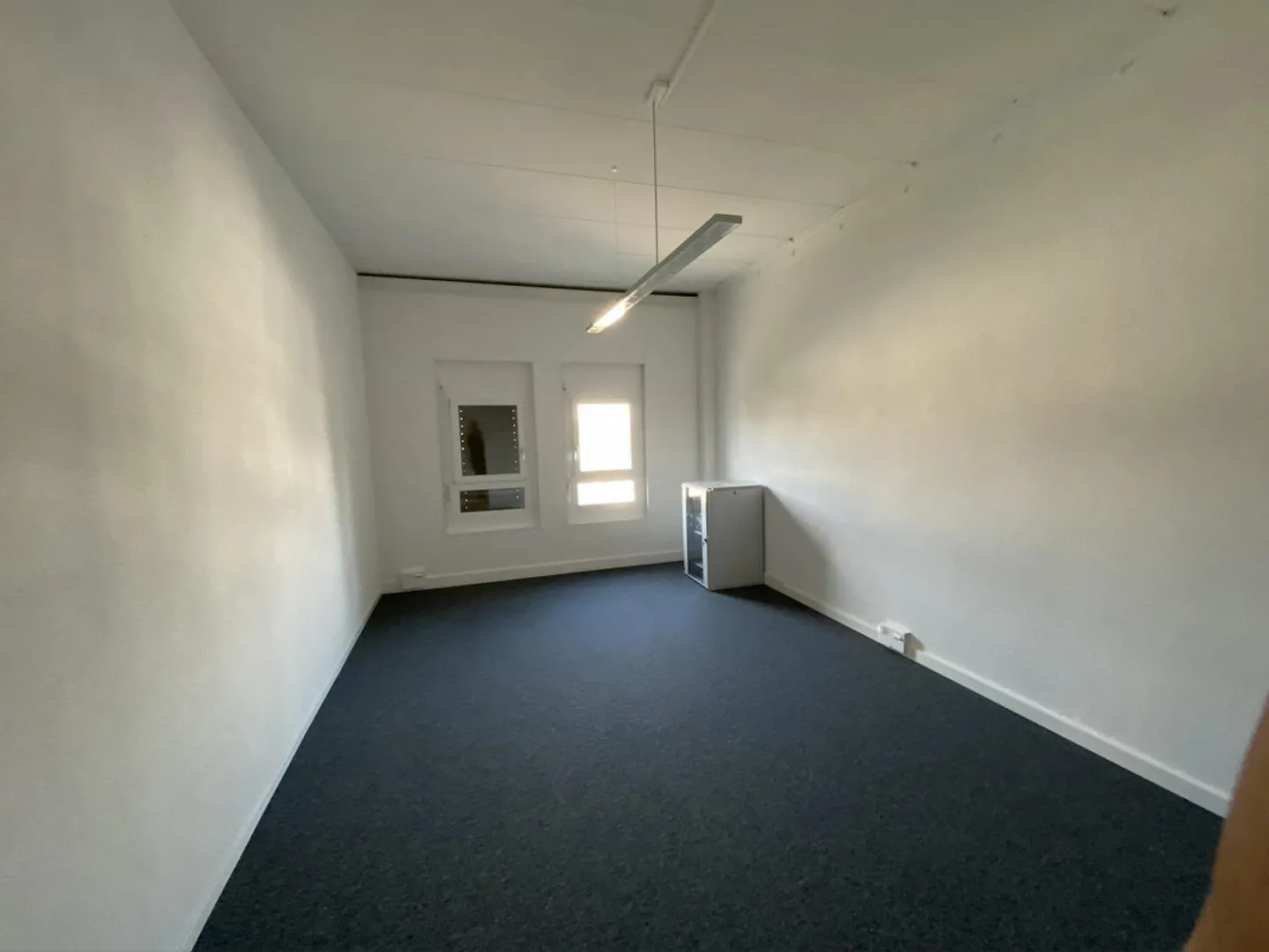 Office space for rent in a prime location - Photo 4 of 5