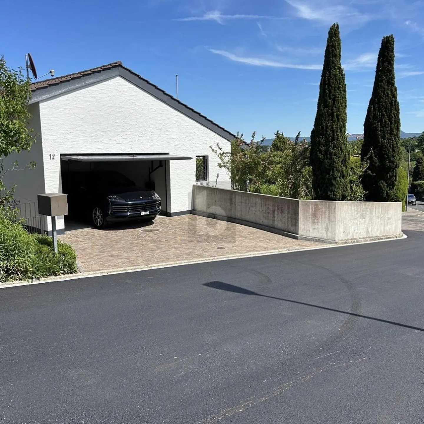 MODERN WITH HIGH COMFORT - Photo 1 of 6