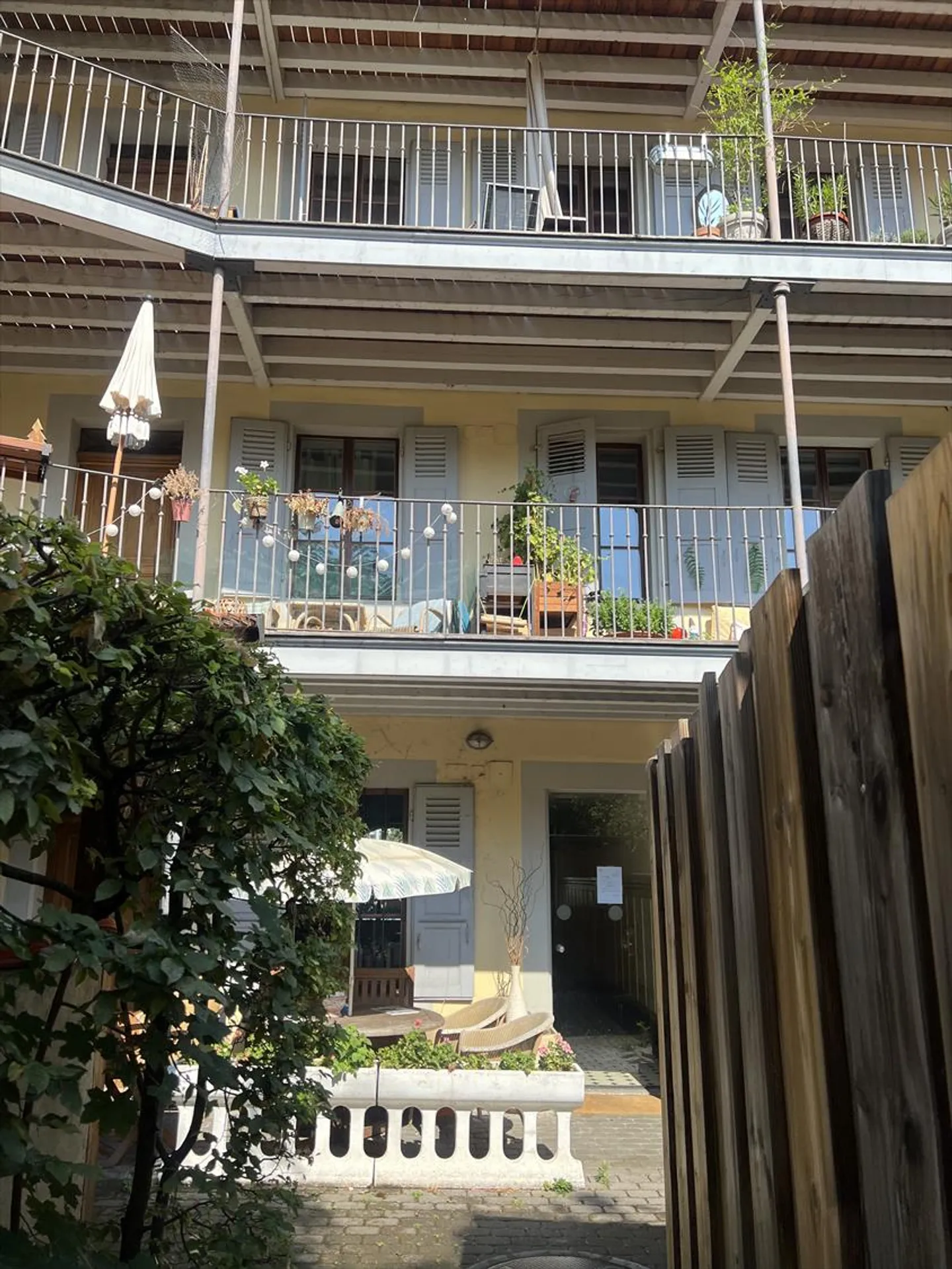 Charmant appartement de 4 pièces avec cheminée à Carouge - Photo 5 sur 12