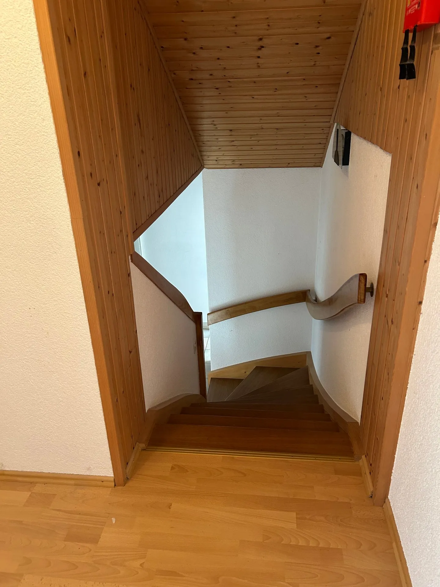 Casa unifamiliare di 6,5 vani in posizione molto tranquilla e soleggiata con vista panoramica - Foto 13 di 21