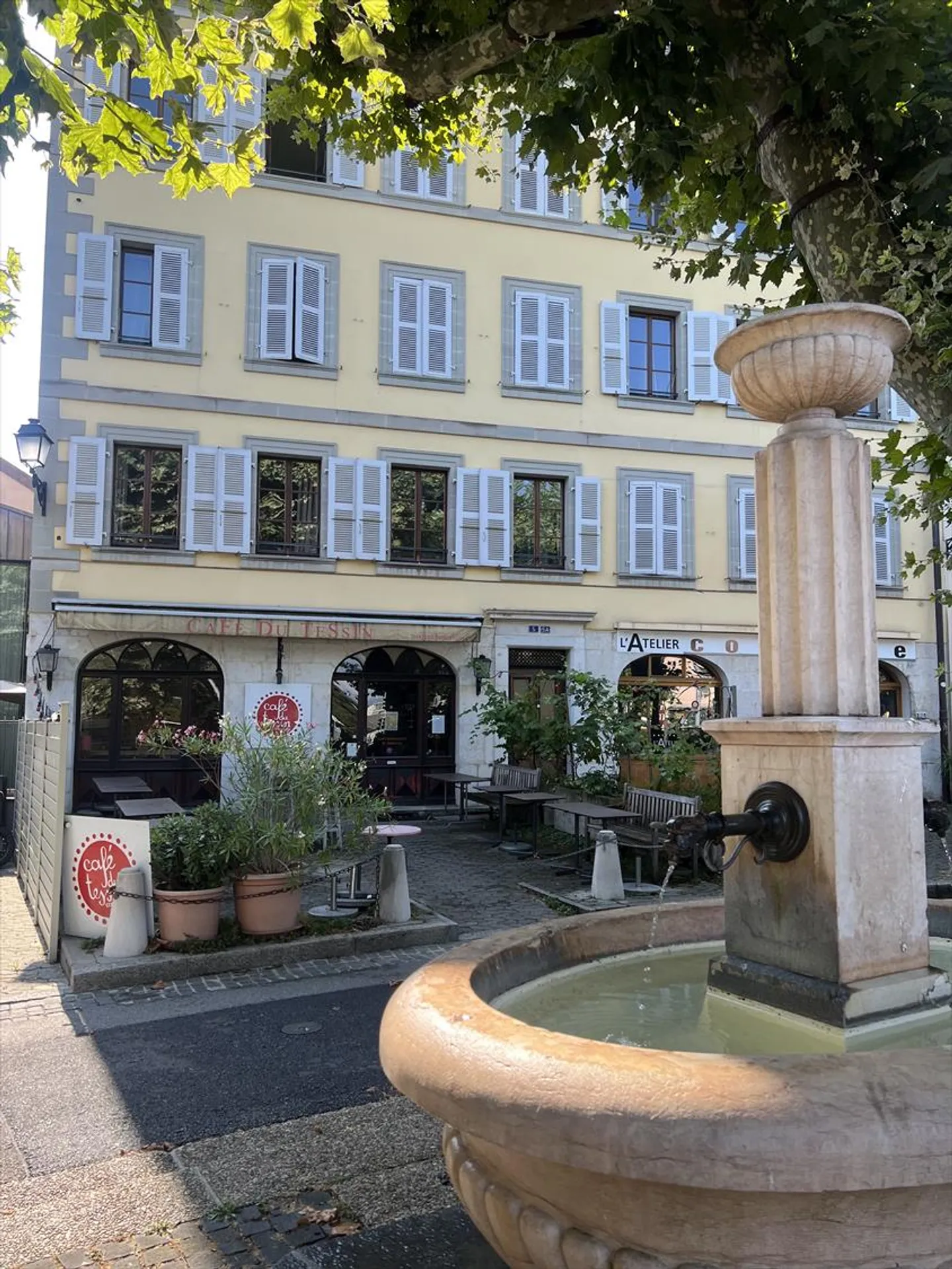 Charmant appartement de 4 pièces avec cheminée à Carouge - Photo 4 sur 12