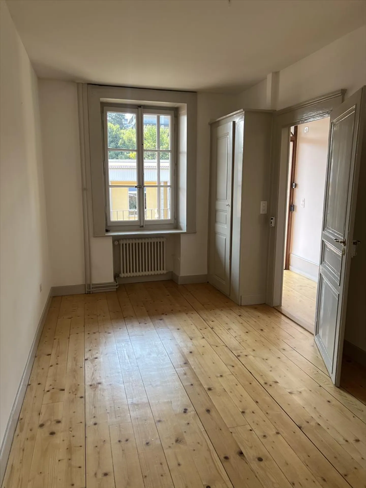 Charmant appartement de 4 pièces avec cheminée à Carouge - Photo 8 sur 12