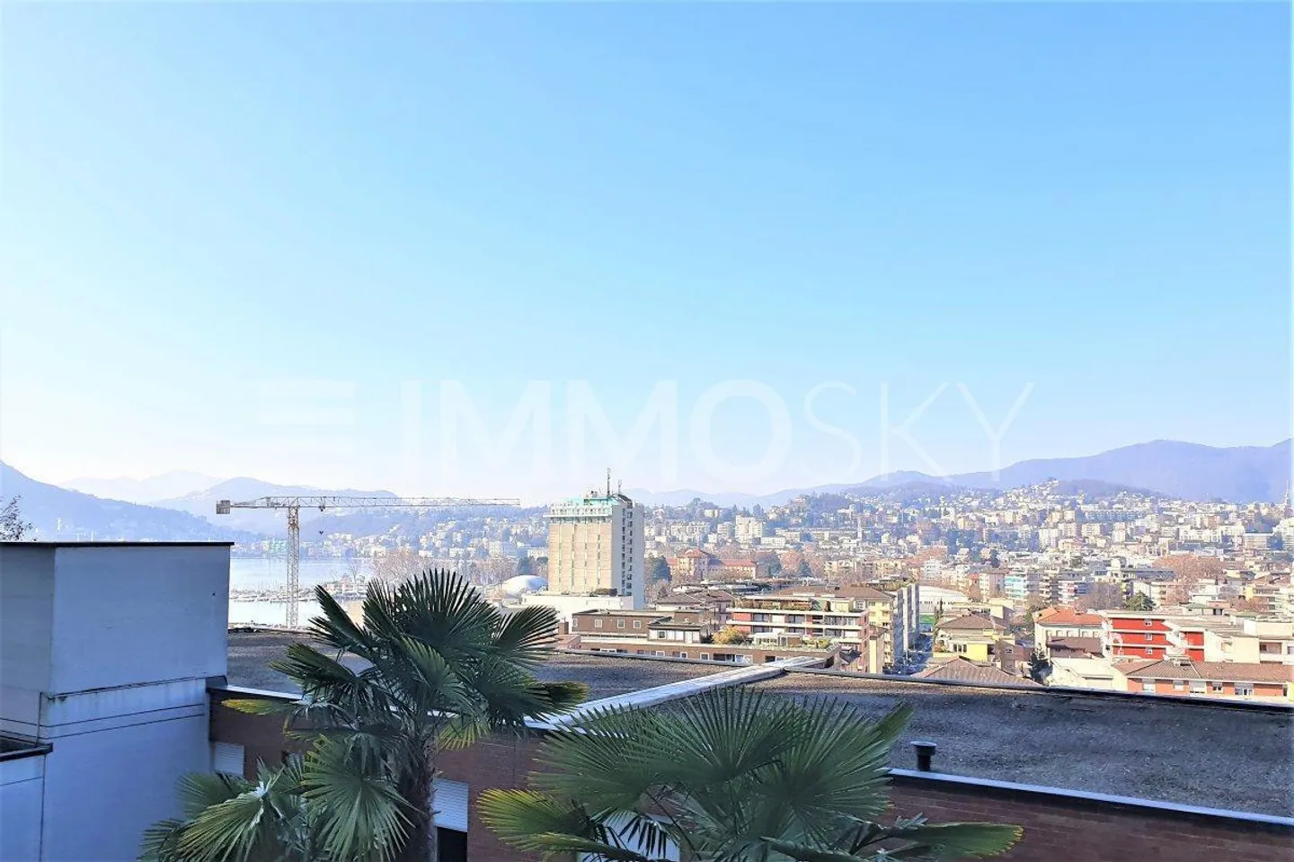 Nel centro città, piano panoramico elevato con vista sul lago - Foto 5 di 5