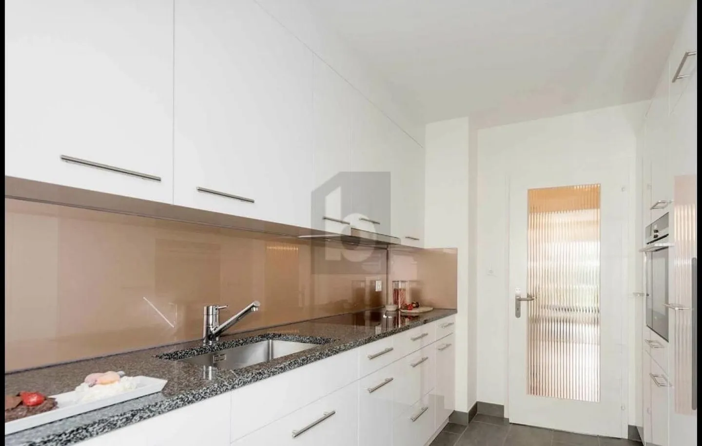 Stylé et rénové sur deux étages - Photo 2 sur 5
