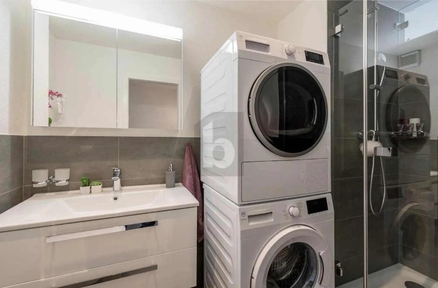 Stylé et rénové sur deux étages - Photo 4 sur 5