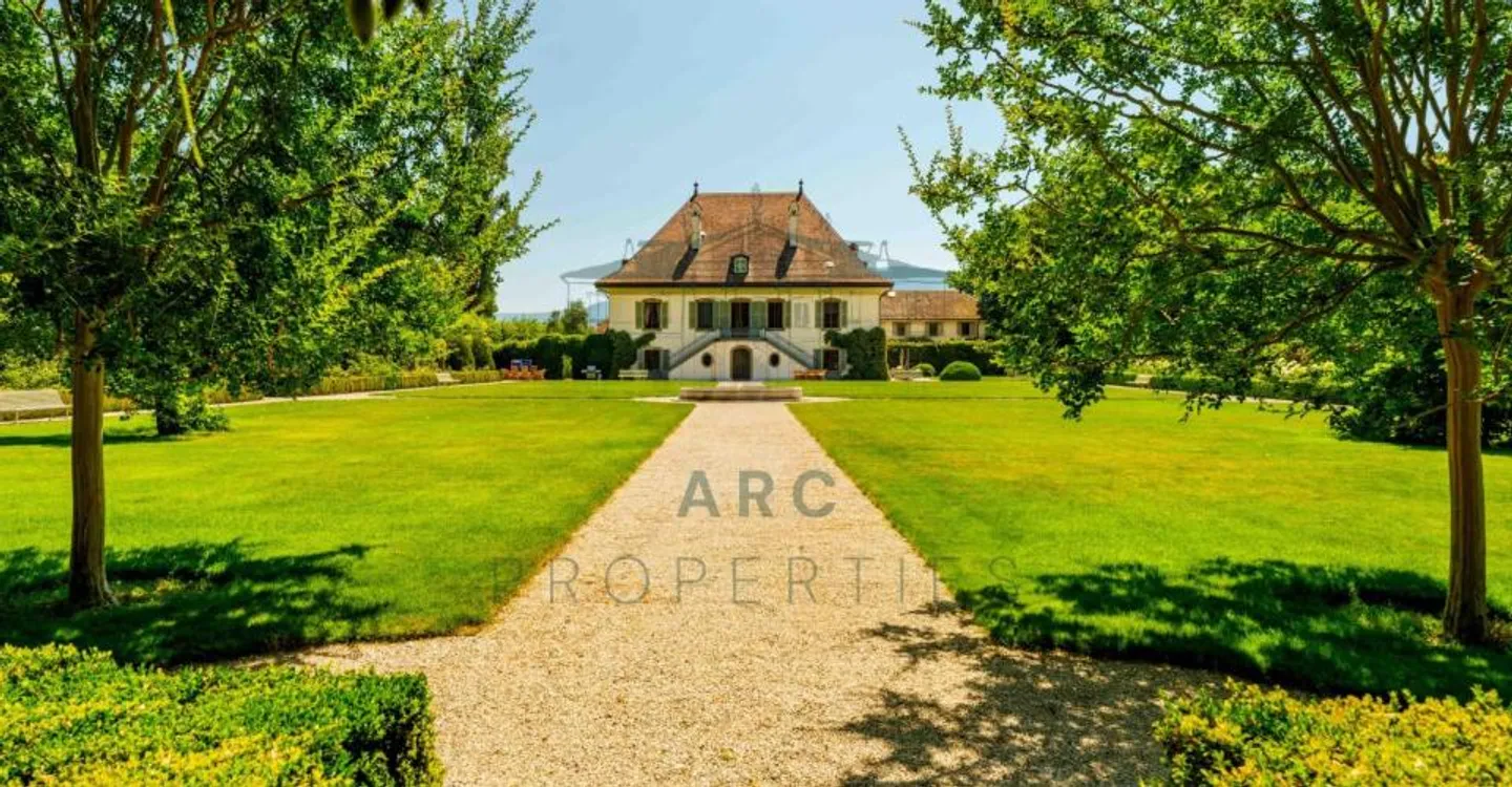 Historisches Schloss in Genfer Landschaft - Foto 3 von 12