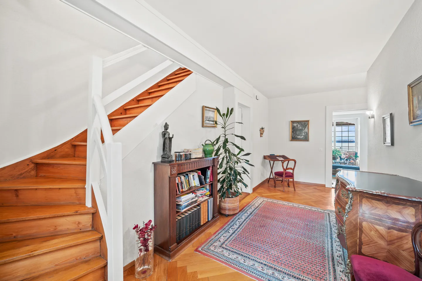 Duplex with old-world charm and breathtaking view - Photo 4 of 14