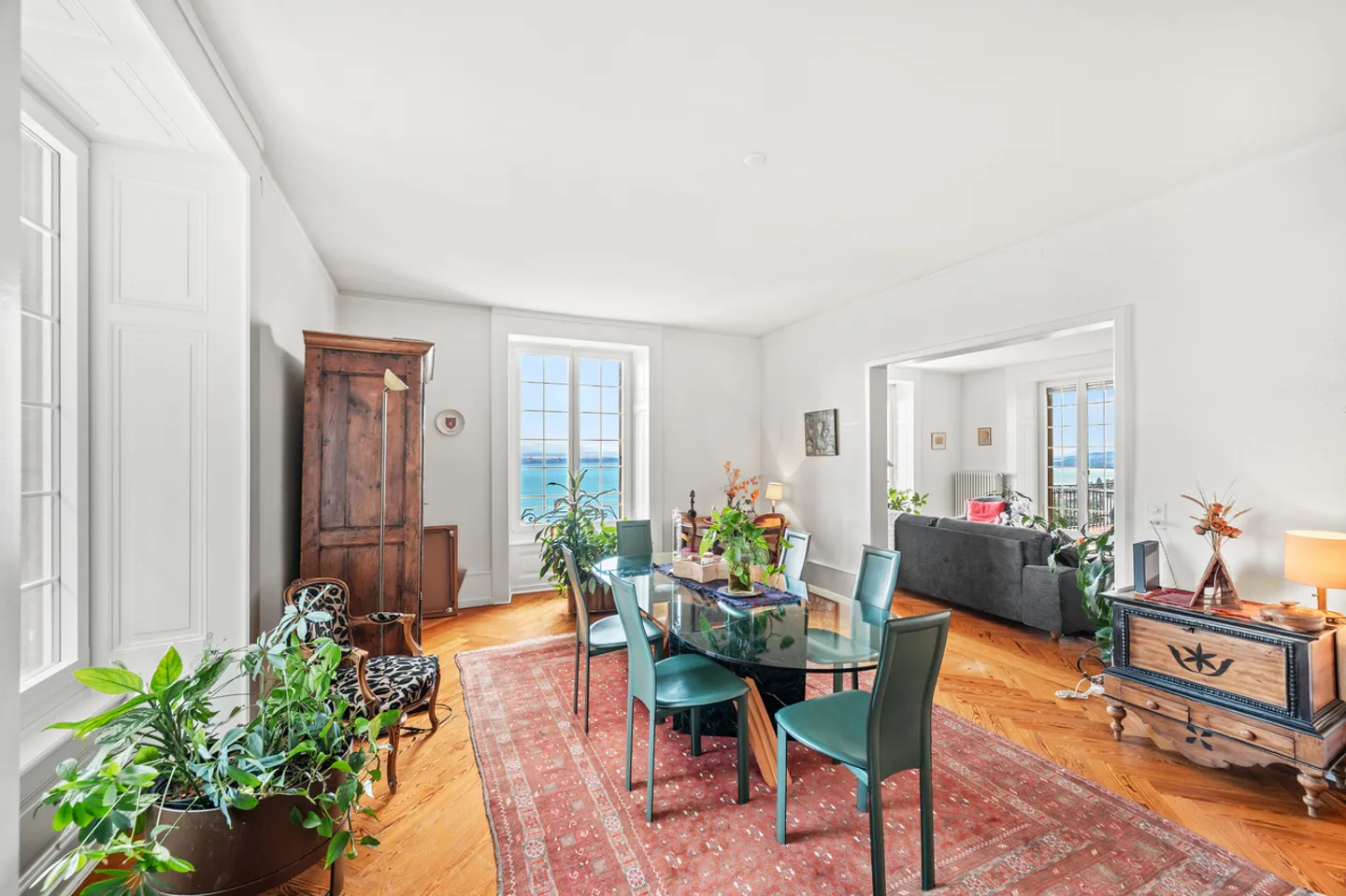 Duplex with old-world charm and breathtaking view - Photo 7 of 14