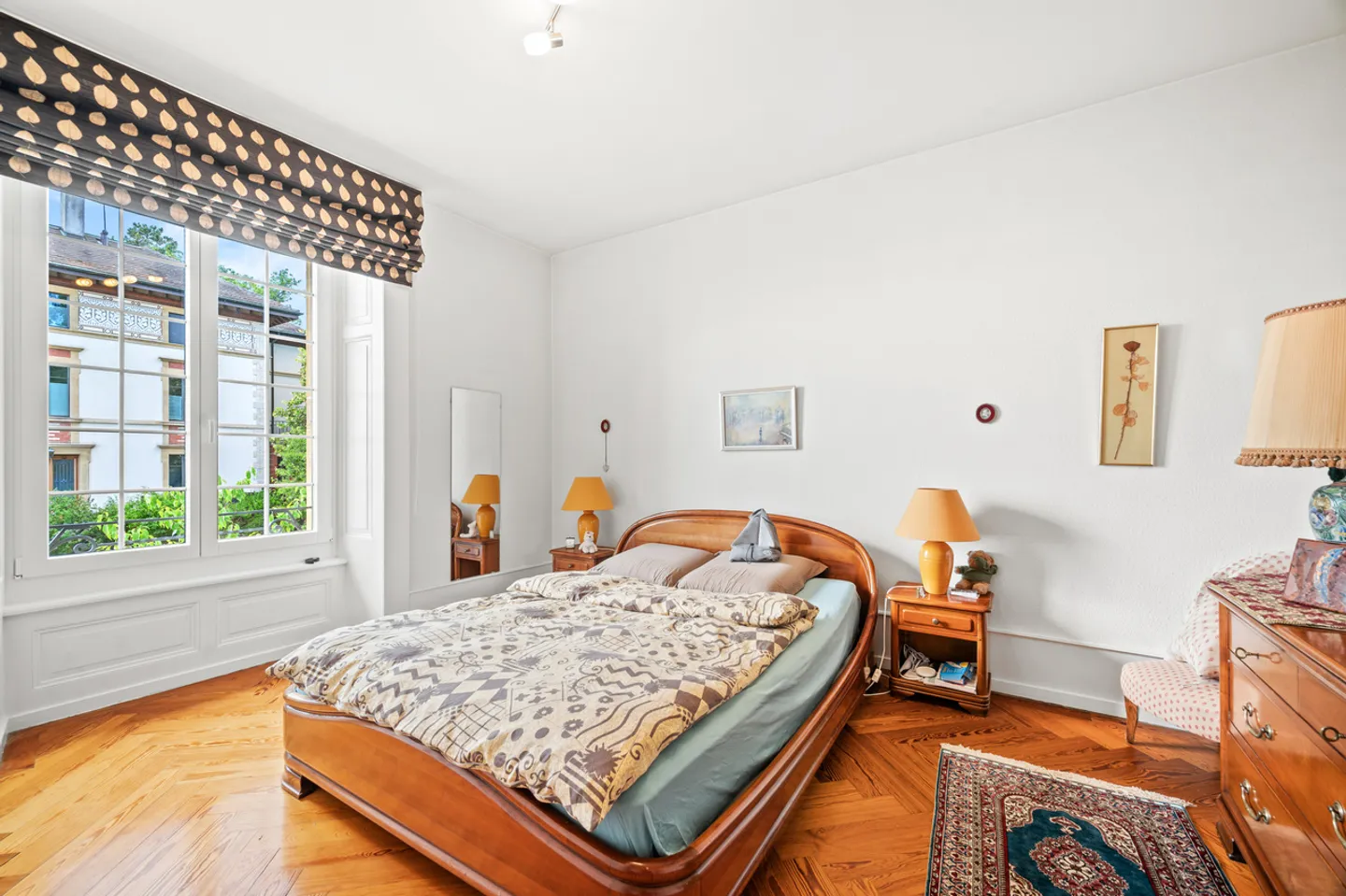 Duplex with old-world charm and breathtaking view - Photo 9 of 14