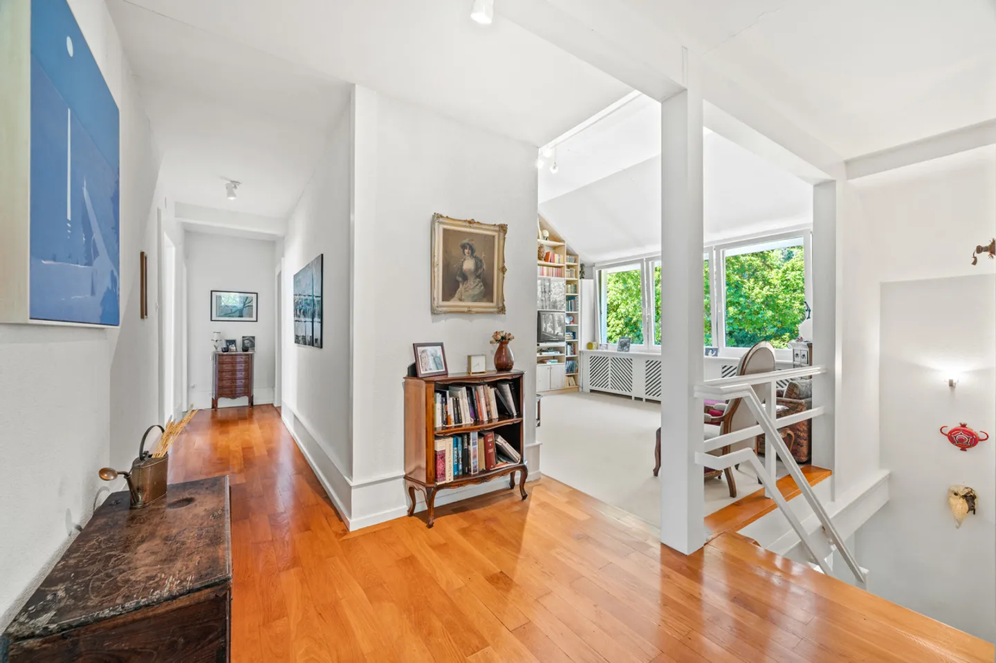 Duplex with old-world charm and breathtaking view - Photo 11 of 14