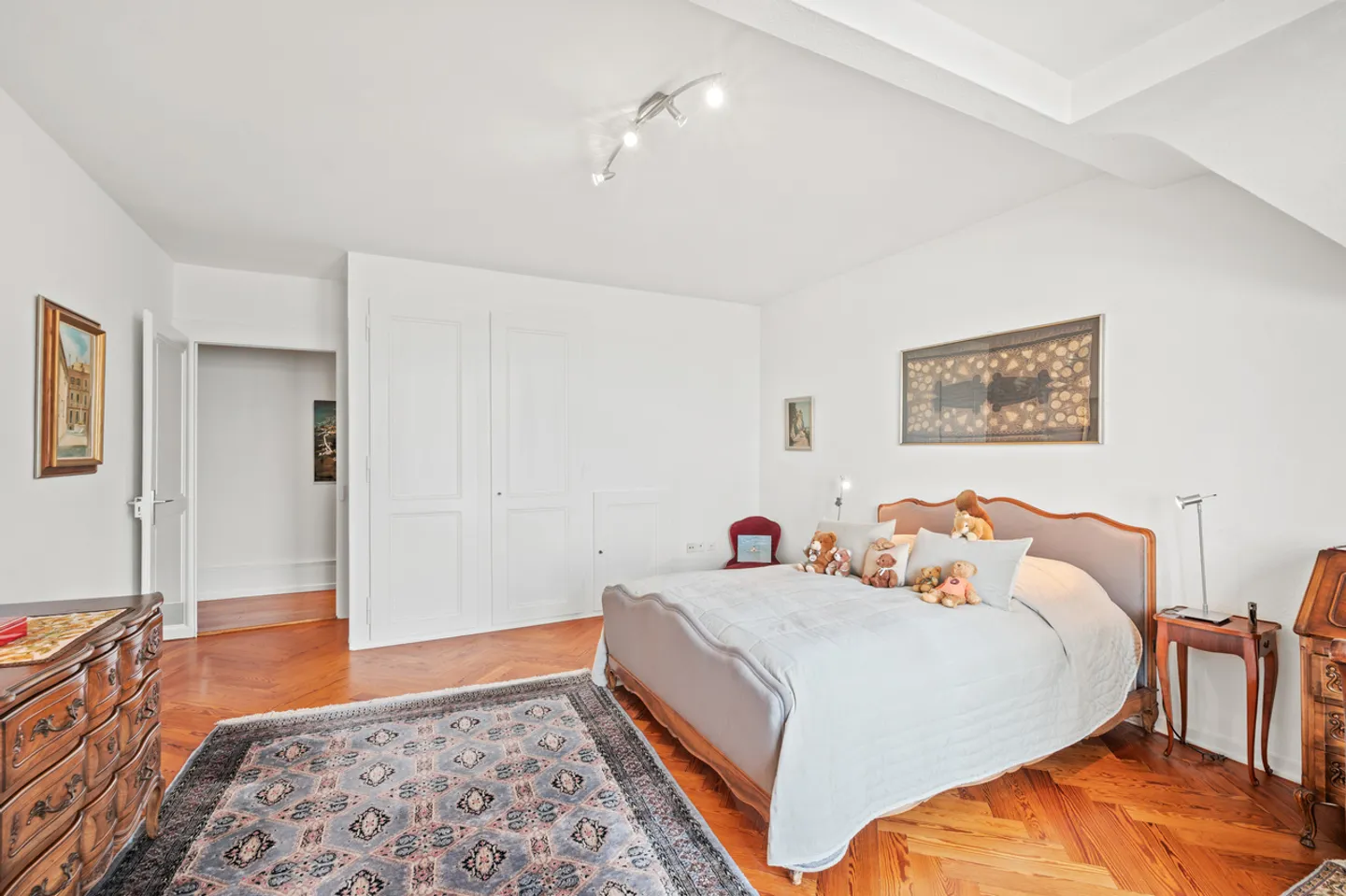 Duplex with old-world charm and breathtaking view - Photo 13 of 14