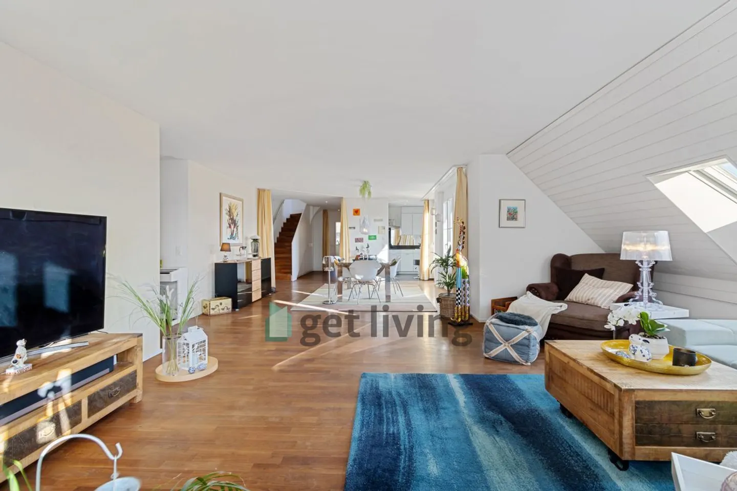 SPACIOUS 6.5 ROOM APARTMENT WITH A VIEW - Photo 1 of 12