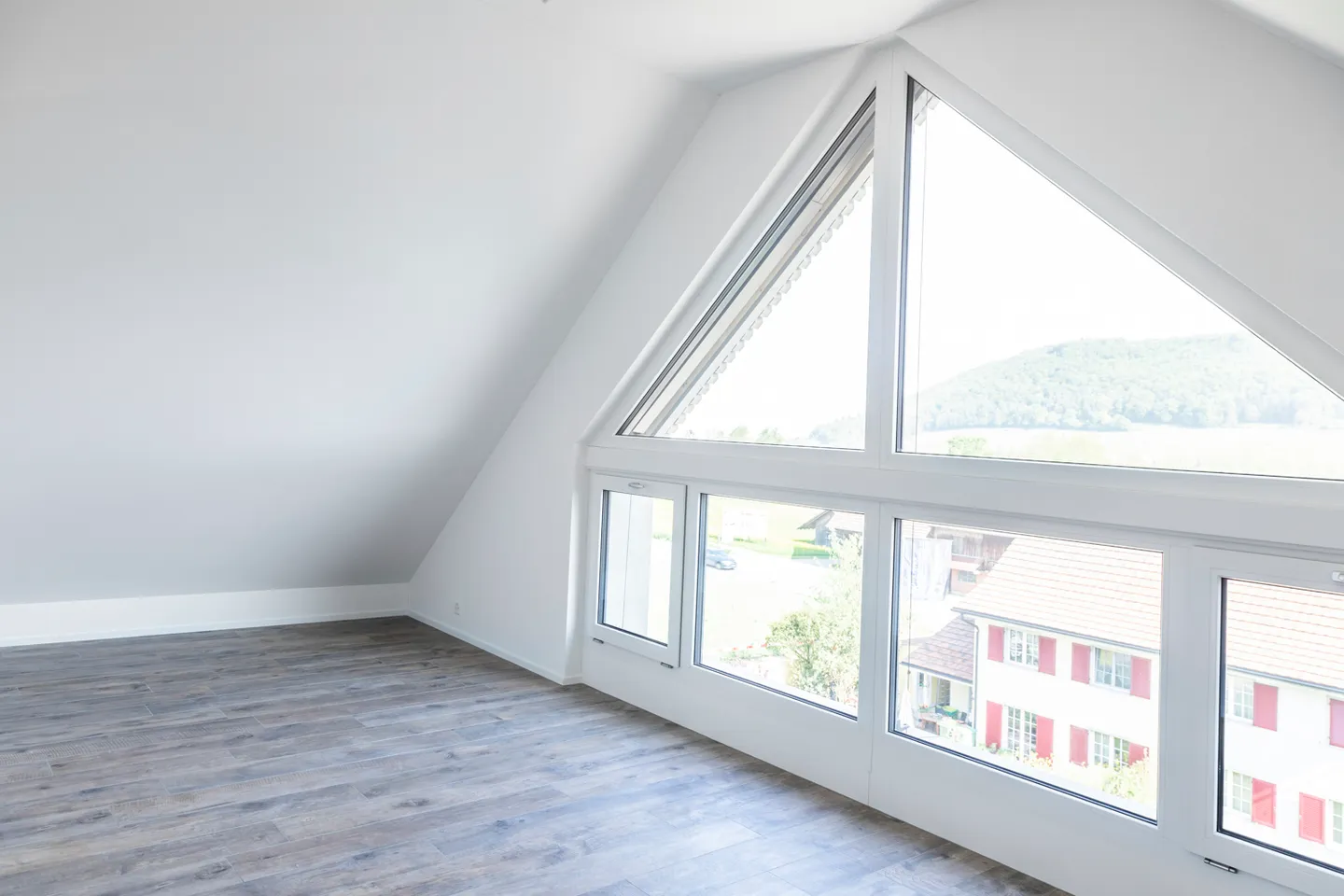 Beautiful bright apartment with a view of greenery - Photo 7 of 10