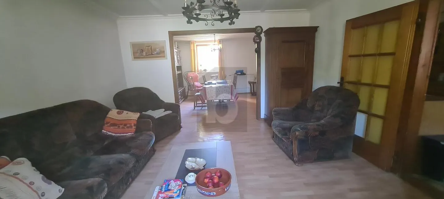 PRICE-PERFORMANCE! SPACIOUS WITH BEAUTIFUL POTENTIAL - Photo 3 of 6