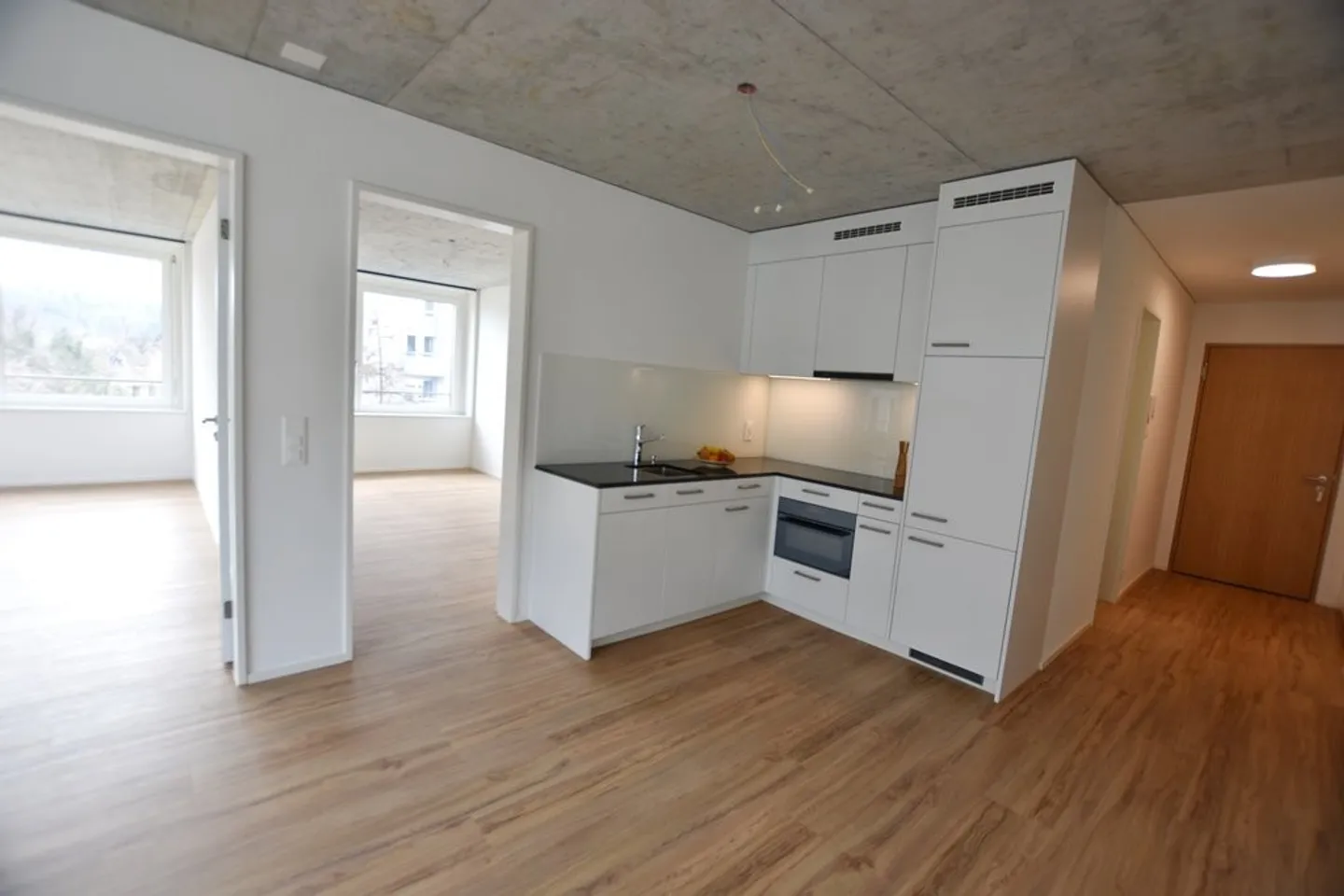 Bright and modern 3-room apartment near public transport - Photo 1 of 8