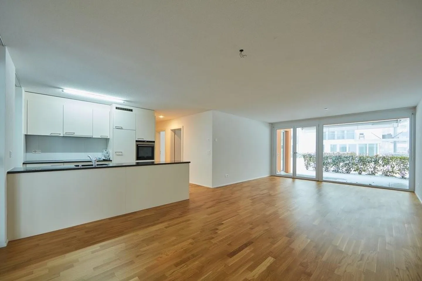 Appartement moderne de 3,5 pièces dans un emplacement central et calme - Photo 3 sur 6