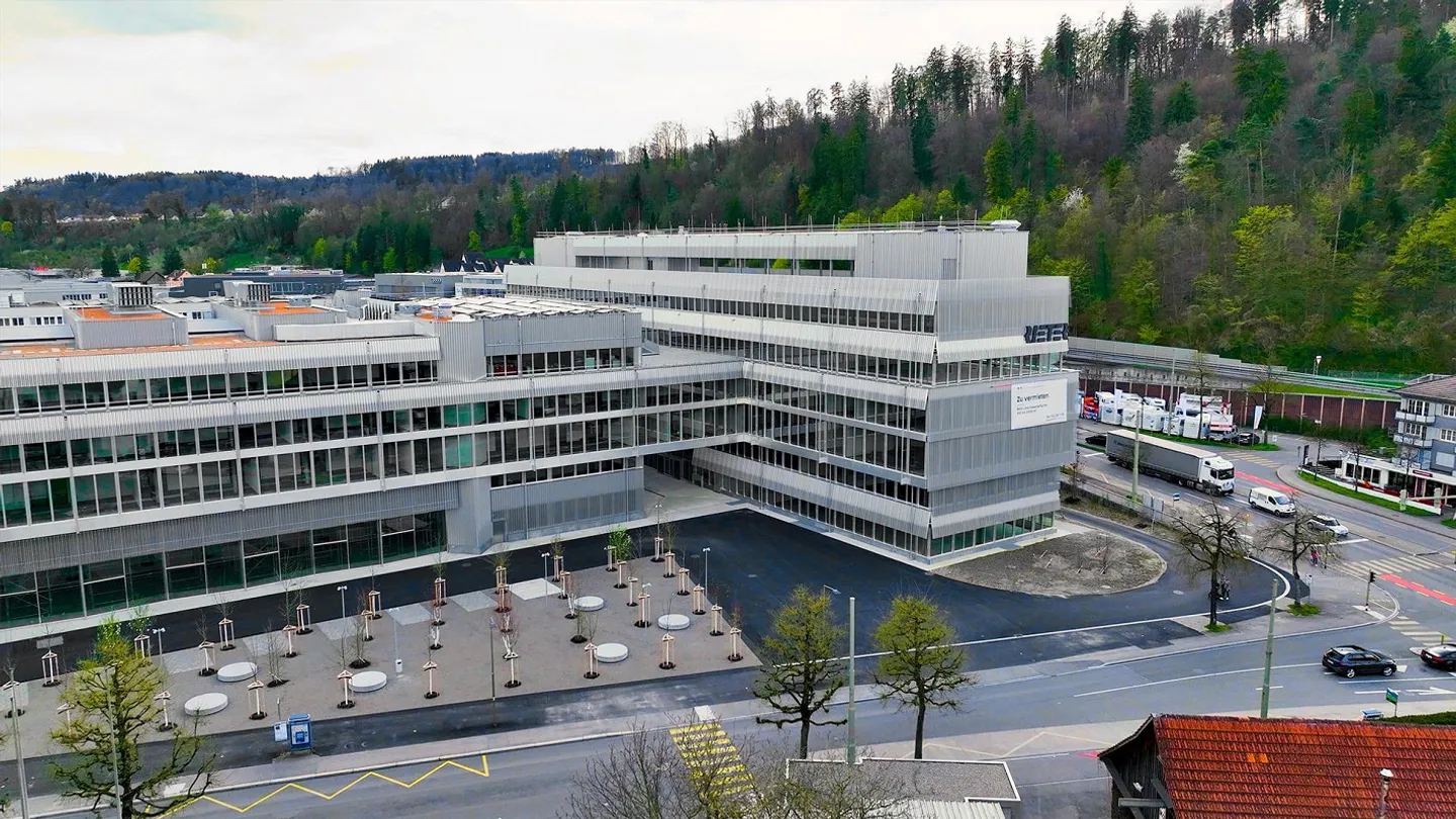 FIRST RENTAL "CAMPUS": First-class spaces in a state-of-the-art environment - Photo 2 of 9