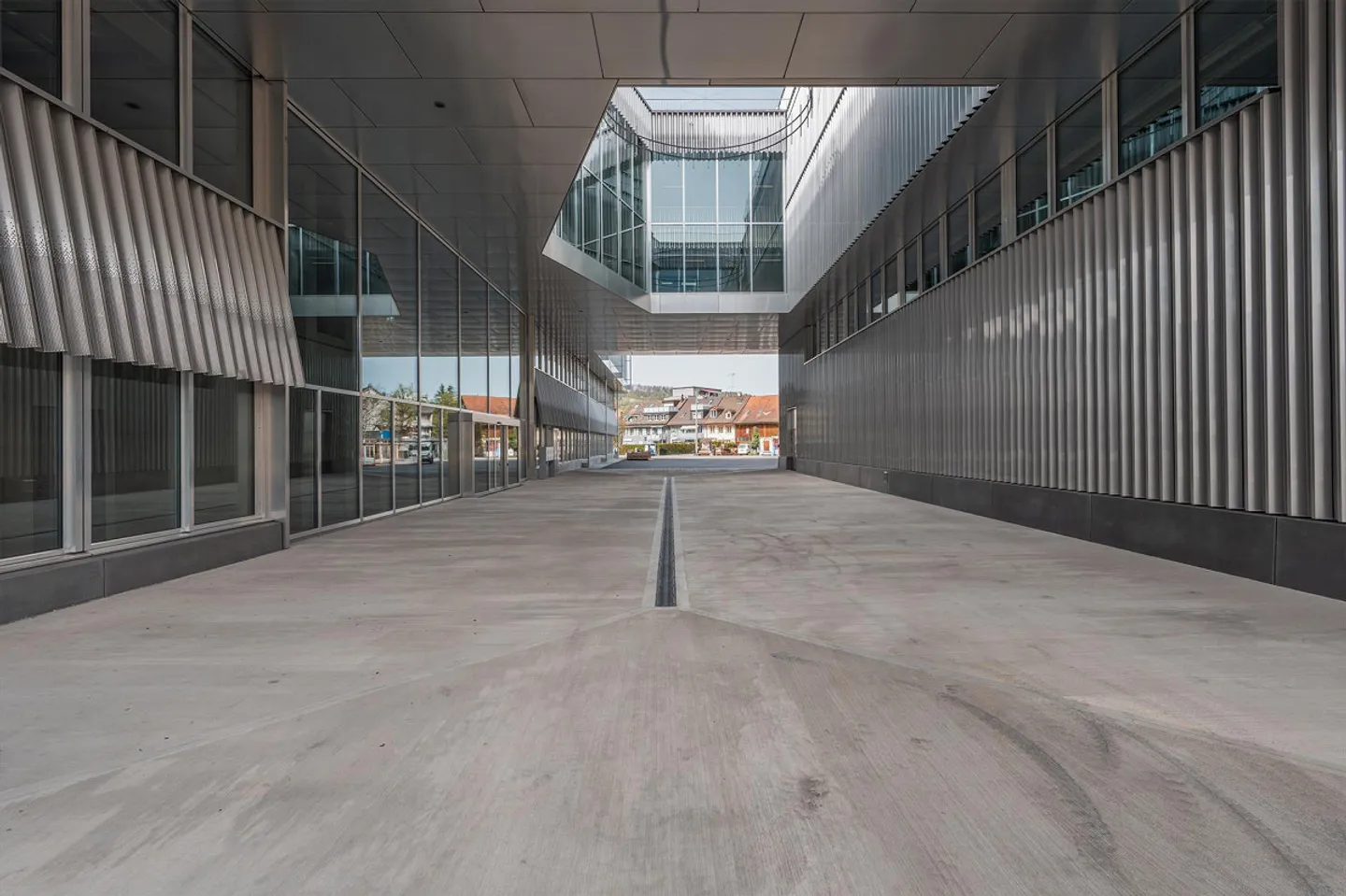 FIRST RENTAL "CAMPUS": First-class spaces in a state-of-the-art environment - Photo 4 of 9