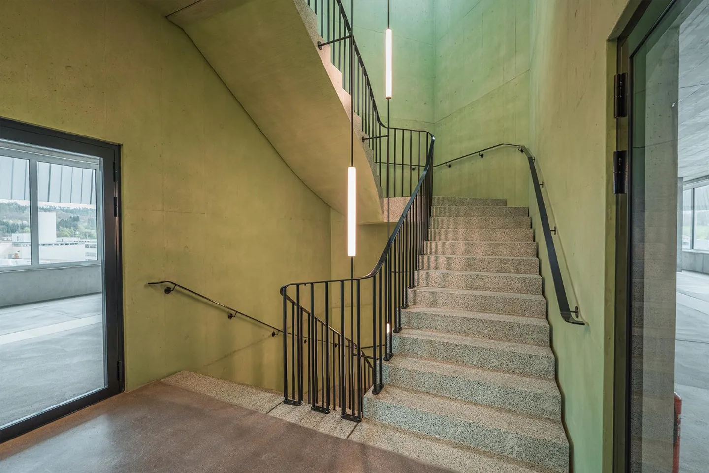 FIRST RENTAL "CAMPUS": First-class spaces in a state-of-the-art environment - Photo 6 of 9