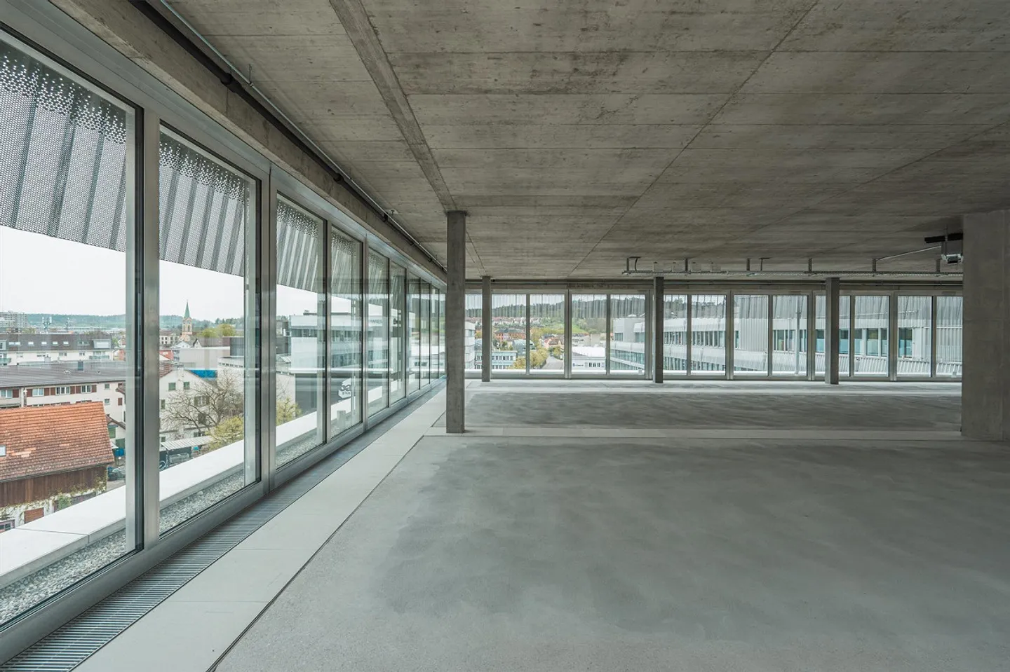 FIRST RENTAL "CAMPUS": First-class spaces in a state-of-the-art environment - Photo 7 of 9