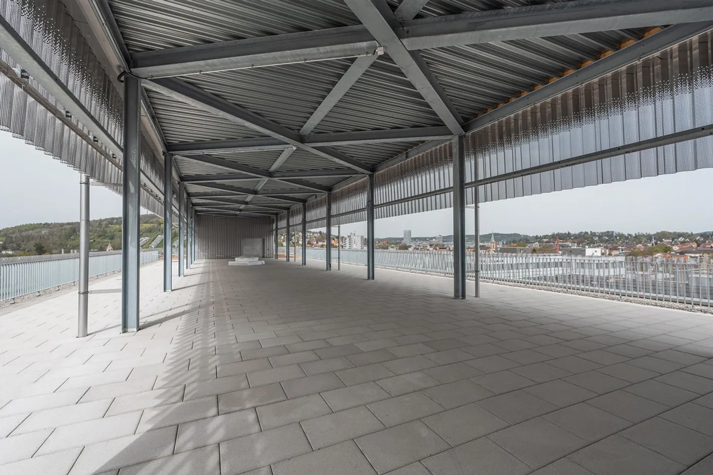 FIRST RENTAL "CAMPUS": First-class spaces in a state-of-the-art environment - Photo 8 of 9
