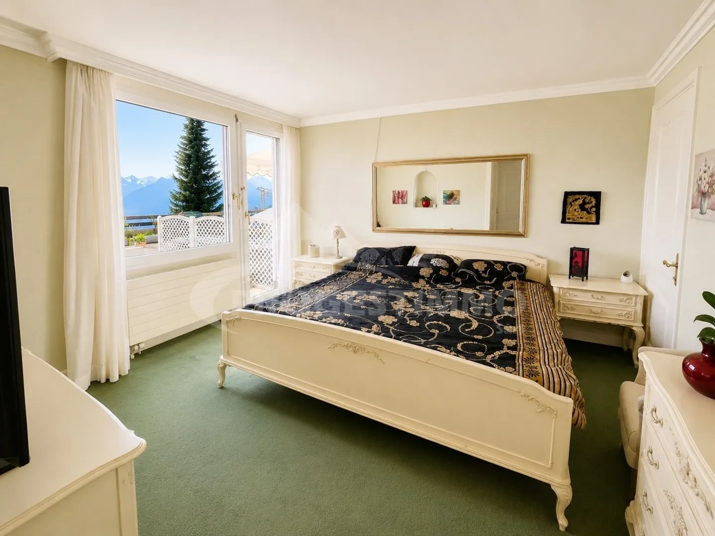 Stunning Duplex with Alpine Views - Photo 7 of 11