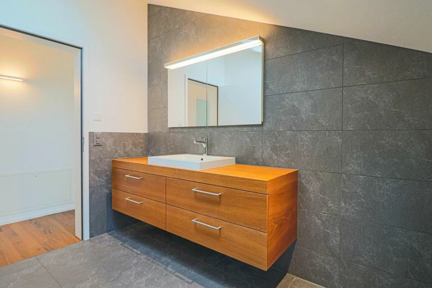 2½-Room Attic Apartment for Nature Lovers and Animal Enthusiasts - Photo 11 of 15