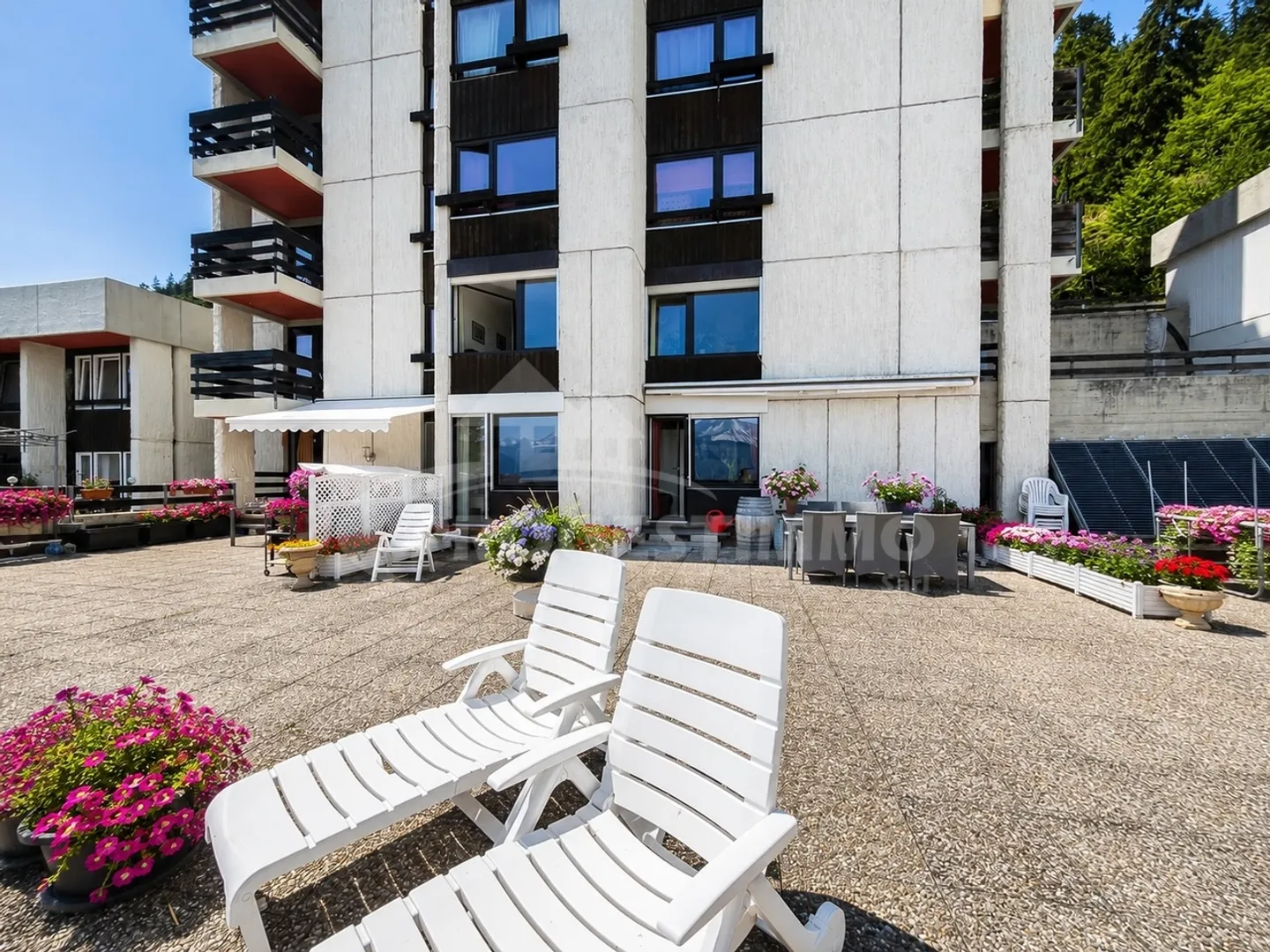 Stunning Duplex with Alpine Views - Photo 9 of 11